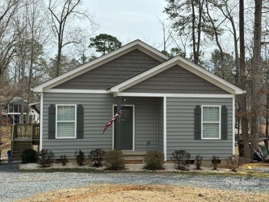 WOODRUN - Waterfront Home Ideal for Weekender, Year 'Round - Lake Home For Sale in Mount Gilead, North Carolina