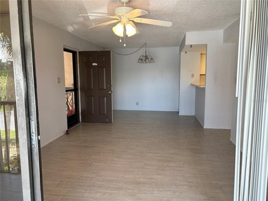 Lovely OAKS IV condominiums. Centrally Located CLOSE to - photo 7