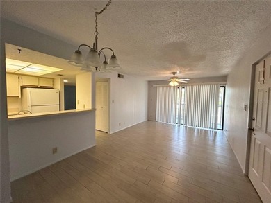 Lovely OAKS IV condominiums. Centrally Located CLOSE to - photo 10