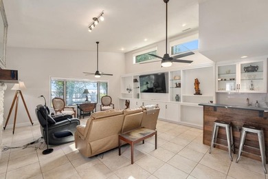 Welcome to your waterfront retreat on Cedar Creek Lake in the - photo 12