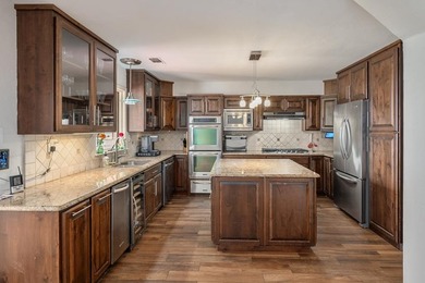 Welcome to your waterfront retreat on Cedar Creek Lake in the - photo 18