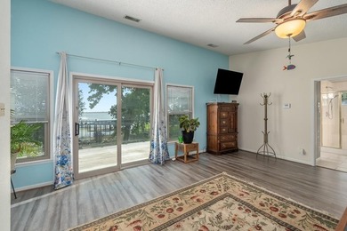 Welcome to your waterfront retreat on Cedar Creek Lake in the - photo 32