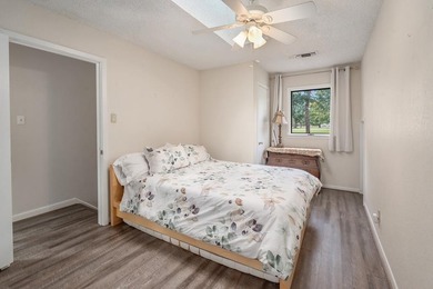 Welcome to your waterfront retreat on Cedar Creek Lake in the - photo 36