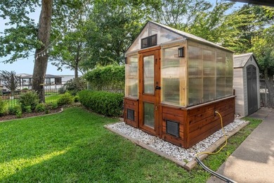 Welcome to your waterfront retreat on Cedar Creek Lake in the - photo 39