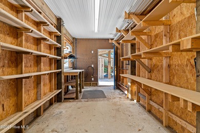 SALT WATER POOL - HOT TUB - DOUBLE LOT! Island home that has it