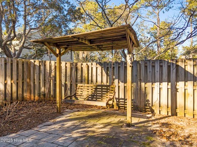 SALT WATER POOL - HOT TUB - DOUBLE LOT! Island home that has it