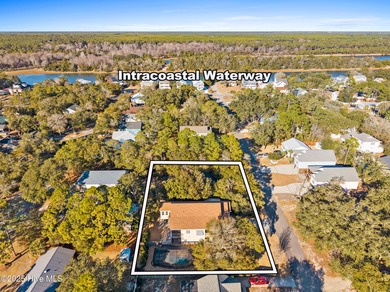 SALT WATER POOL - HOT TUB - DOUBLE LOT! Island home that has it