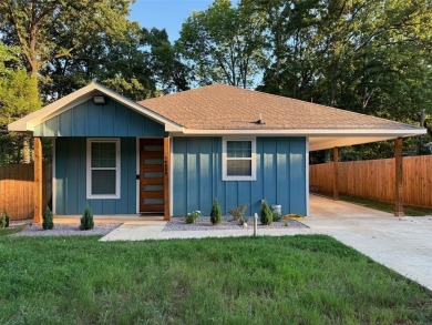 Lake Home For Sale in Log Cabin, Texas