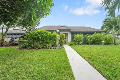 Lake Townhome/Townhouse For Sale in Royal Palm Beach, Florida