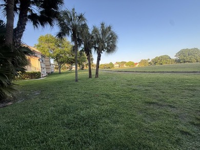 Spectacular 2BR / 2BA condo in Coral Key. This first floor unit - photo 13