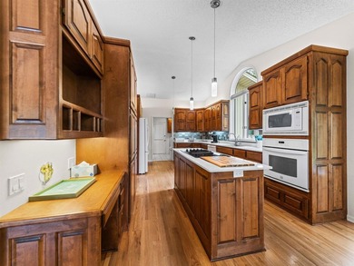 Amazing Lk Cortez WATERFRONT one-story home w/Custom Cherry - photo 10