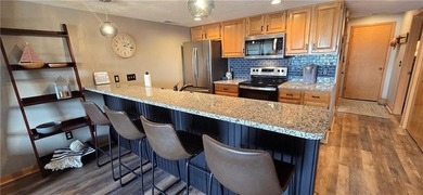 REDUCED! Lake of the Ozarks: Updated top floor condo at the 10mm - photo 3