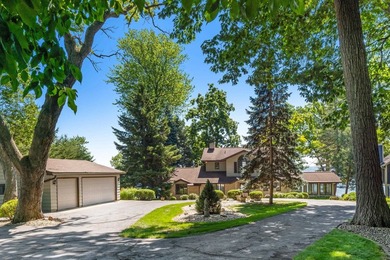 Classic lakefront architecture and timeless craftsmanship define - photo 6