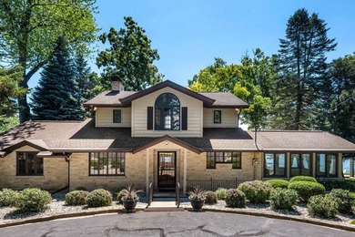 Classic lakefront architecture and timeless craftsmanship define - photo 10
