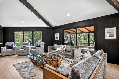 This one-of-a-kind octagon shaped lakefront home offers a - photo 3