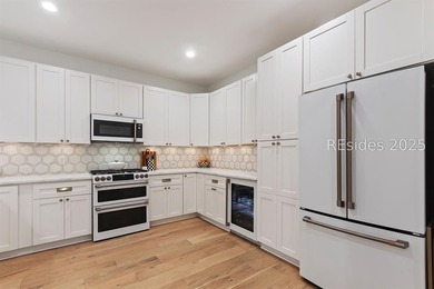 Welcome to this stunning custom-built home in Hampton Lake - photo 11
