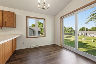 Looking for a move in ready home? This updated split level is - photo 11