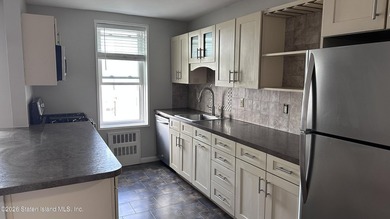 *Beautiful apartment and building with great amenities, located - photo 11
