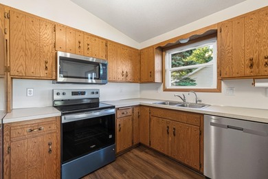 Looking for a move in ready home? This updated split level is - photo 14