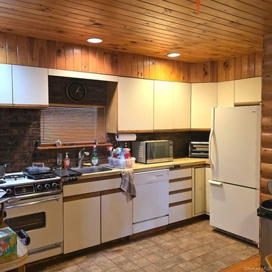 Rare opportunity to own a lakefront home in Lake Joseph. These - photo 15
