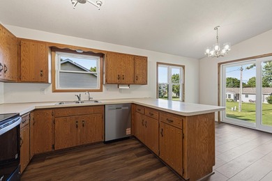 Looking for a move in ready home? This updated split level is - photo 16