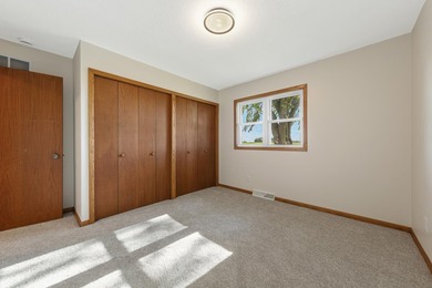 Looking for a move in ready home? This updated split level is - photo 19