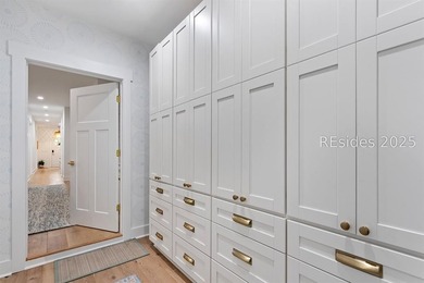 Welcome to this stunning custom-built home in Hampton Lake - photo 20