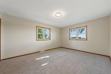Looking for a move in ready home? This updated split level is - photo 20