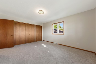 Looking for a move in ready home? This updated split level is - photo 21