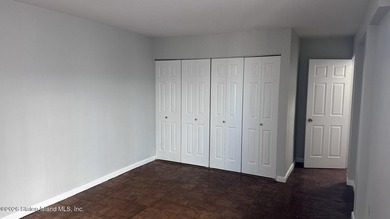 *Beautiful apartment and building with great amenities, located - photo 21