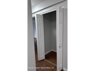 *Beautiful apartment and building with great amenities, located - photo 24