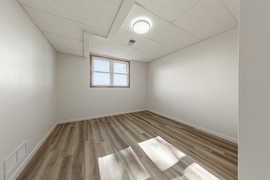 Looking for a move in ready home? This updated split level is - photo 25
