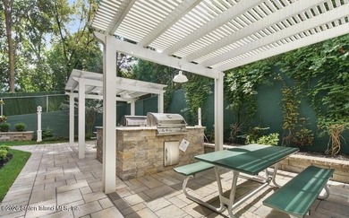 *Beautiful apartment and building with great amenities, located - photo 35