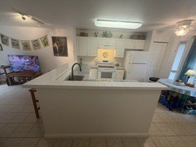 Welcome to the highly sought-after Alii Lani community! This - photo 3