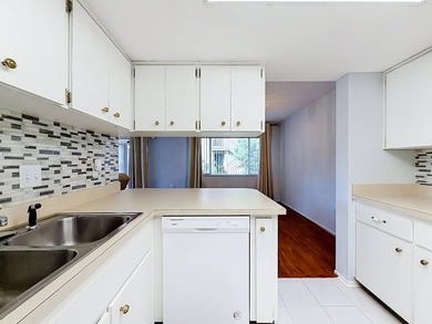 Newly renovated, ground-floor 2 bed, 2 bath condo, 1,144 sq ft - photo 11