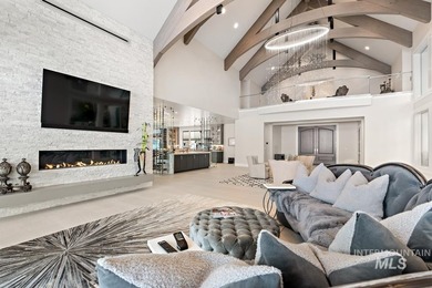 Built for entertaining, the kitchen features stunning mirrored - photo 12