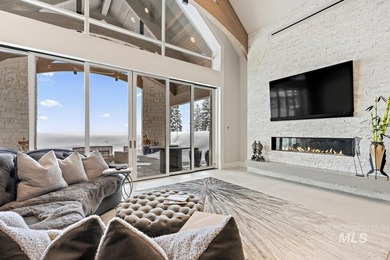 Built for entertaining, the kitchen features stunning mirrored - photo 13