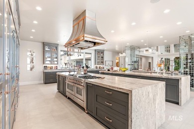Built for entertaining, the kitchen features stunning mirrored - photo 16