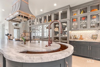 Built for entertaining, the kitchen features stunning mirrored - photo 20
