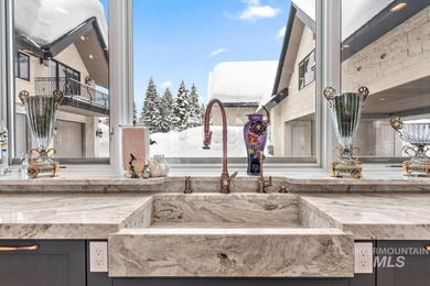 Built for entertaining, the kitchen features stunning mirrored - photo 21