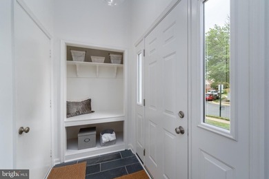 Tremendously Tweed! This freshly refined, four-level end-unit - photo 3