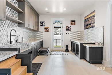 Built for entertaining, the kitchen features stunning mirrored - photo 36
