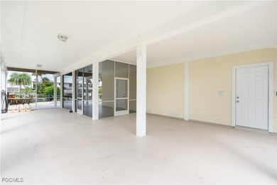 Welcome to A Waterfront Paradise! Discover the ultimate - photo 36
