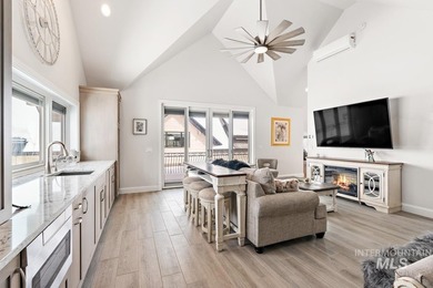 Built for entertaining, the kitchen features stunning mirrored - photo 38