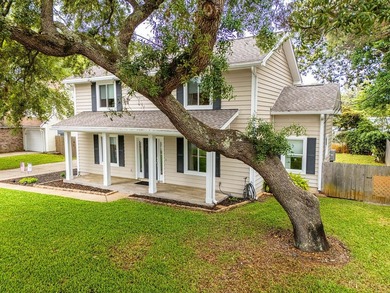 Remarks: Meticulously maintained home with original owners! This - photo 42
