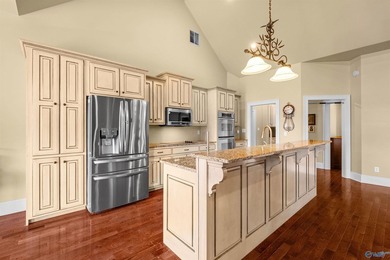 Welcome to exceptional waterfront living! This beautiful home - photo 11