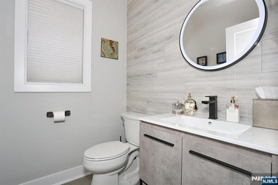 Commuters Dream! You will love this 5-year young half duplex - photo 14