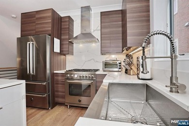 Commuters Dream! You will love this 5-year young half duplex - photo 22