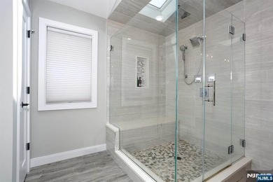 Commuters Dream! You will love this 5-year young half duplex - photo 32
