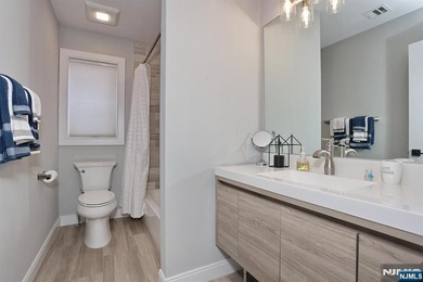Commuters Dream! You will love this 5-year young half duplex - photo 35